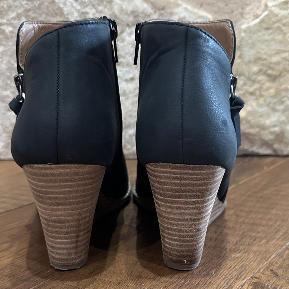 Report Black Ankle Booties with Tan Wedge - Picture 4 of 6